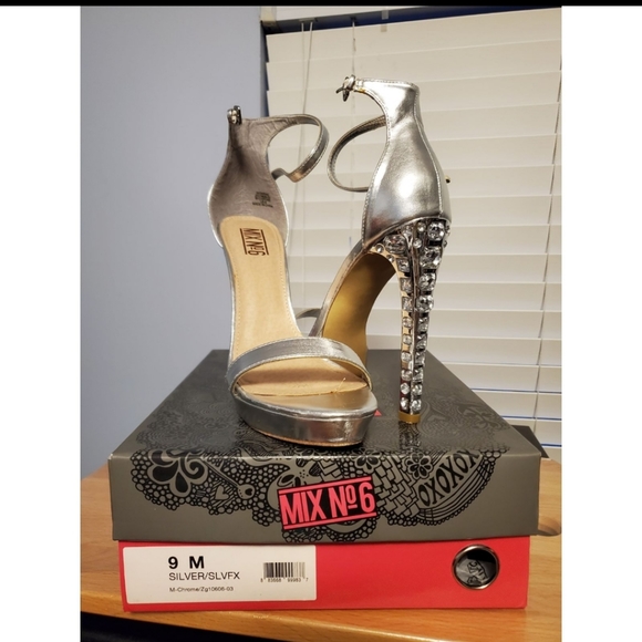 Mix No. 6 Silver Bling Heels - Picture 1 of 4